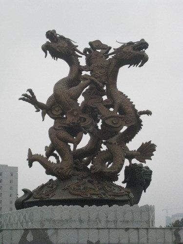 第十名:江西贛州“十龍聚龜”雕塑